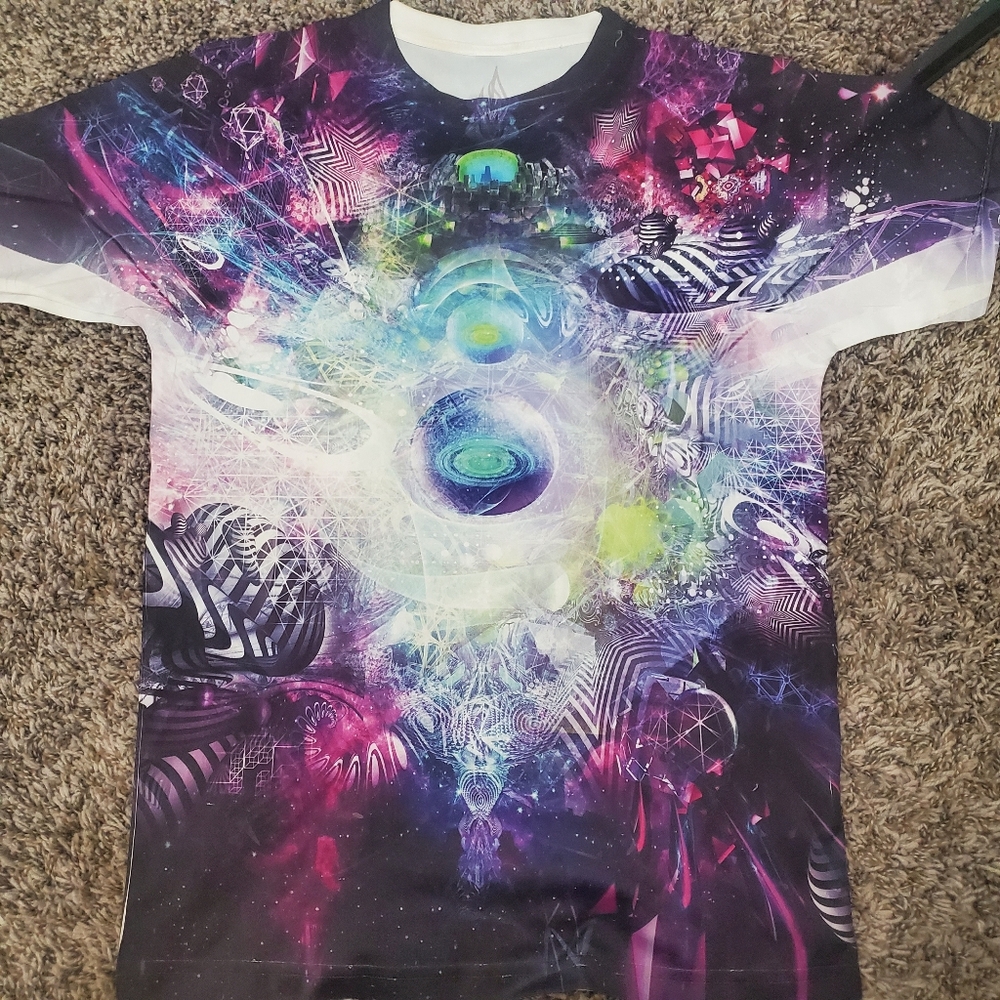 Threyda brand shirt
